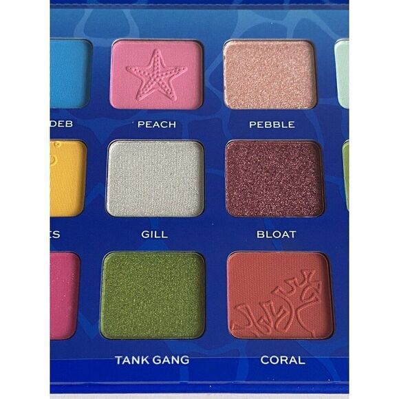 Revolution Disney Pixar FINDING NEMO 18 Color Eyeshadow Palette New In Box - Picture 11 of 12